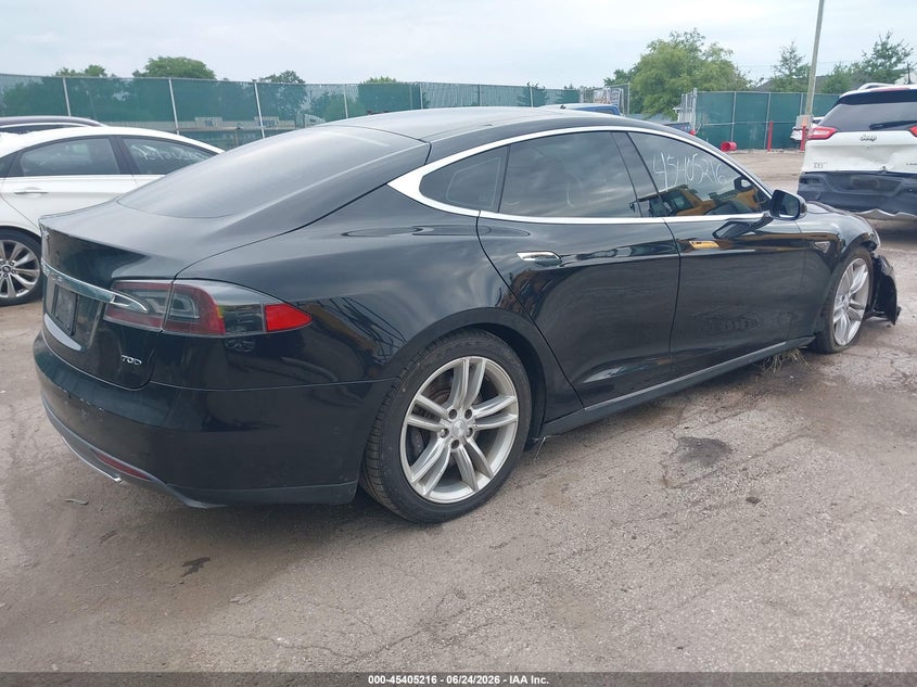 2015 Tesla Model s VIN 5YJSA1E28FF103716 IAAI salvage auction — RIGHT FRONT, Salvage Title, sold $925 on 2026-07-21 (photo 4)