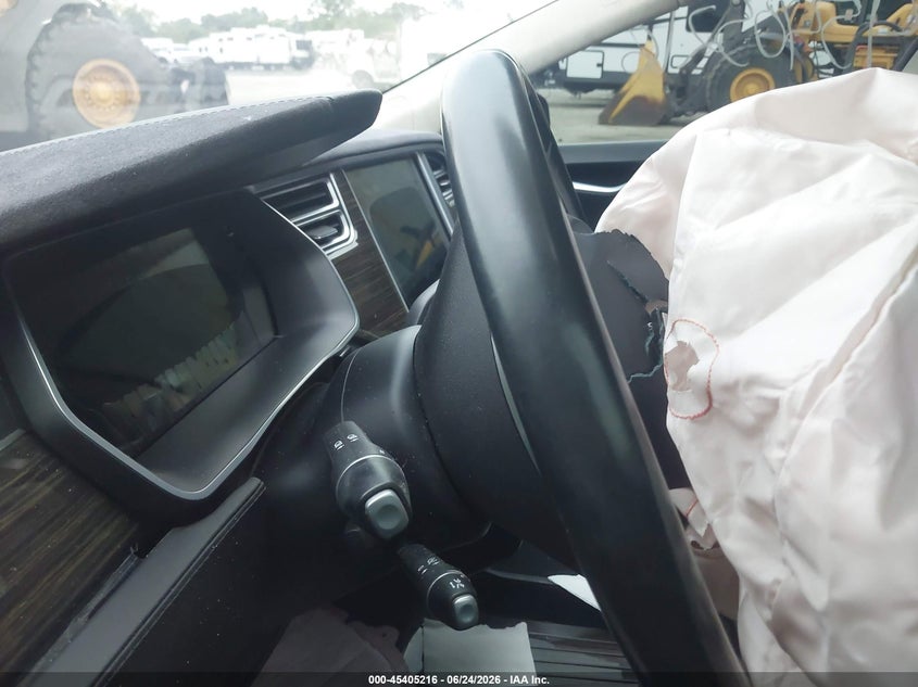 2015 Tesla Model s VIN 5YJSA1E28FF103716 IAAI salvage auction — RIGHT FRONT, Salvage Title, sold $925 on 2026-07-21 (photo 7)