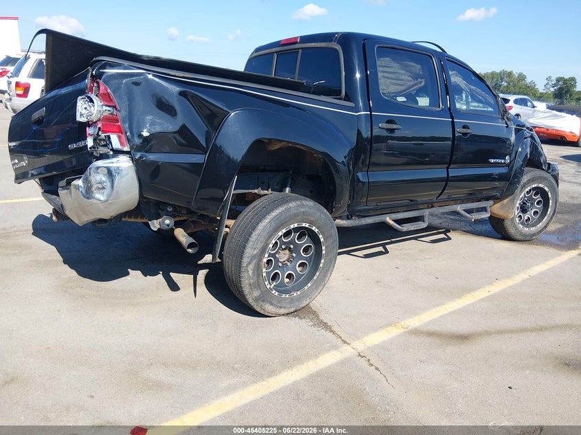 2013 Toyota Tacoma VIN 5TFLU4EN0DX056868 IAAI salvage auction — ROLLOVER, Salvage Title, sold $2,400 on 2026-07-29 (photo 4)