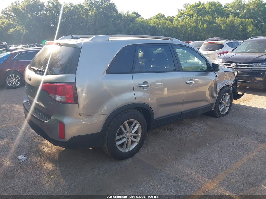 2014 Kia Sorento VIN 5XYKT4A60EG459833 IAAI salvage auction — RIGHT FRONT, Salvage Title, sold $550 on 2026-07-29 (photo 4)