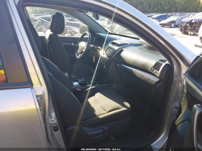 2014 Kia Sorento VIN 5XYKT4A60EG459833 IAAI salvage auction — RIGHT FRONT, Salvage Title, sold $550 on 2026-07-29 (photo 5)