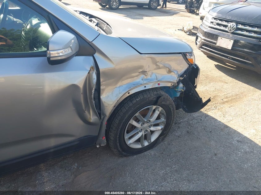 2014 Kia Sorento VIN 5XYKT4A60EG459833 IAAI salvage auction — RIGHT FRONT, Salvage Title, sold $550 on 2026-07-29 (photo 6)