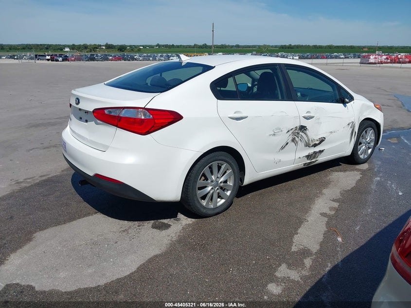 2016 Kia Forte VIN KNAFX4A63G5506819 IAAI salvage auction — SIDE, Salvage (Kansas), sold $800 on 2026-07-09 (photo 4)