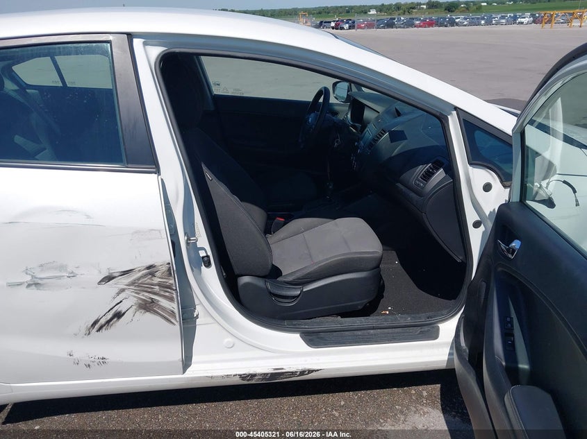2016 Kia Forte VIN KNAFX4A63G5506819 IAAI salvage auction — SIDE, Salvage (Kansas), sold $800 on 2026-07-09 (photo 5)