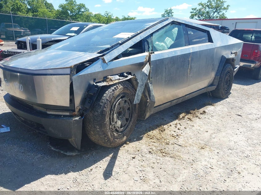 2025 Tesla Cybertruck VIN 7G2CEHED0SA059900 IAAI salvage auction — ROLLOVER, Salvage Title, sold $21,950 on 2026-08-31 (photo 2)