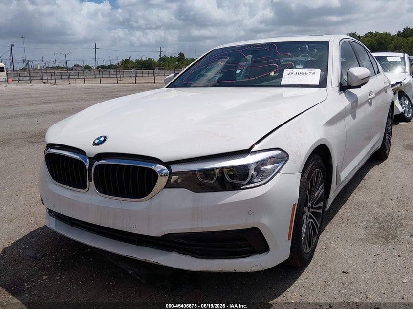 2019 BMW 5er VIN WBAJA5C55KG901068 IAAI salvage auction — RIGHT FRONT, Salvage (Mississippi), sold $5,500 on 2026-07-13 (photo 2)