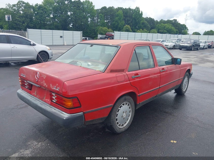 1988 Mercedes-benz 190 VIN WDBDA28D7JF533459 IAAI salvage auction — NORMAL WEAR, Clear (Georgia), sold $550 on 2026-07-15 (photo 4)