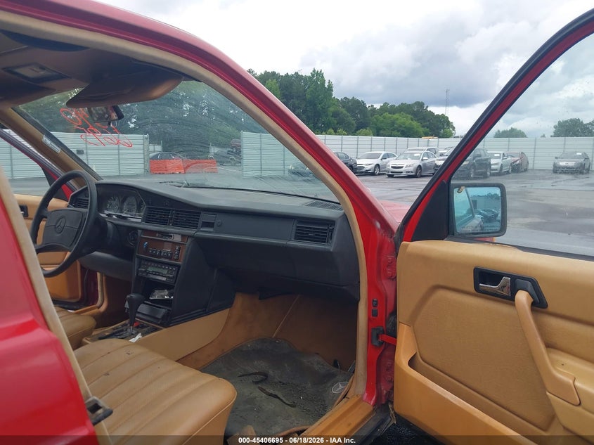 1988 Mercedes-benz 190 VIN WDBDA28D7JF533459 IAAI salvage auction — NORMAL WEAR, Clear (Georgia), sold $550 on 2026-07-15 (photo 5)