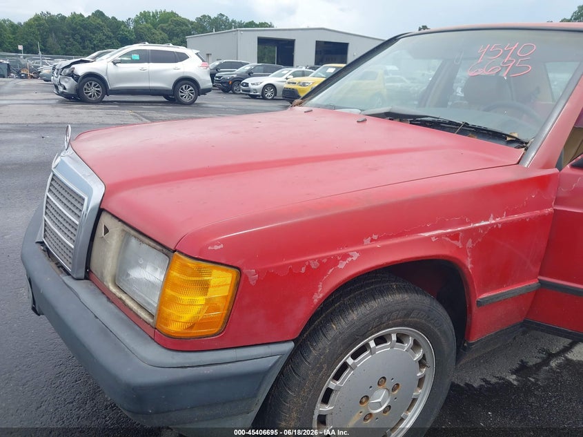 1988 Mercedes-benz 190 VIN WDBDA28D7JF533459 IAAI salvage auction — NORMAL WEAR, Clear (Georgia), sold $550 on 2026-07-15 (photo 6)