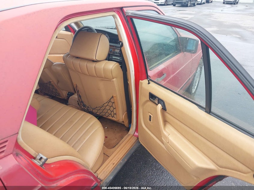 1988 Mercedes-benz 190 VIN WDBDA28D7JF533459 IAAI salvage auction — NORMAL WEAR, Clear (Georgia), sold $550 on 2026-07-15 (photo 8)