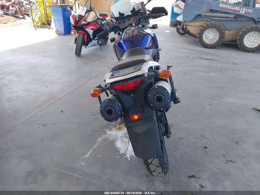 2005 Suzuki Dl1000 VIN JS1VT53A252100671 IAAI salvage auction — RIGHT SIDE, Clear (Washington), sold $650 on 2026-07-07 (photo 6)