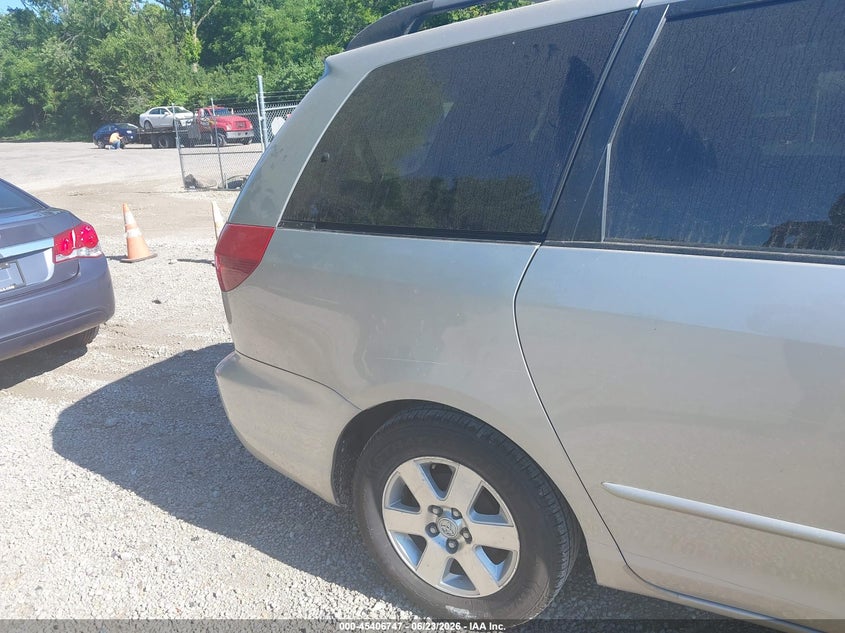 2004 Toyota Sienna VIN 5TDZA23C44S011219 IAAI salvage auction — NORMAL WEAR, Original (Ohio), sold $75 on 2026-07-21 (photo 6)