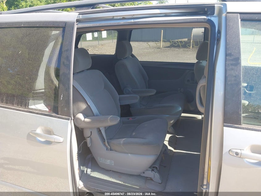 2004 Toyota Sienna VIN 5TDZA23C44S011219 IAAI salvage auction — NORMAL WEAR, Original (Ohio), sold $75 on 2026-07-21 (photo 8)