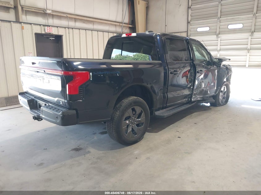 2024 Ford VIN 1FT6W5L73RWG05767 IAAI salvage auction — FRONT END, Salvage Title, sold $10,500 on 2026-07-30 (photo 4)