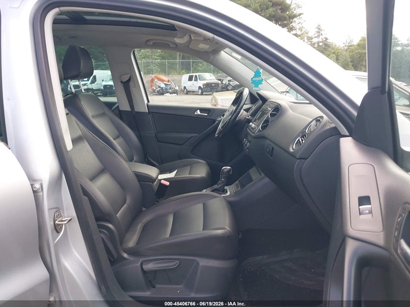 2012 Volkswagen Tiguan VIN WVGBV7AX7CW569472 IAAI salvage auction — NORMAL WEAR, Clear (Massachusetts), sold $425 on 2026-07-17 (photo 5)