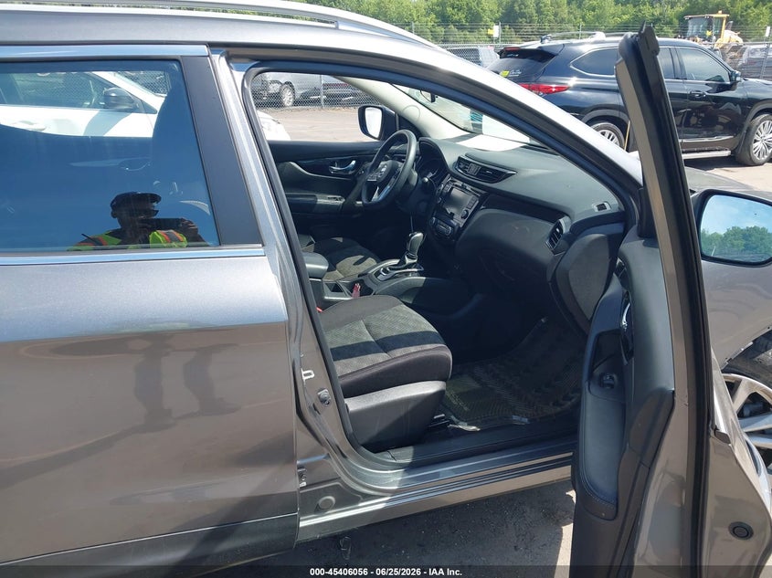 2019 Nissan Rogue VIN JN1BJ1CRXKW624235 IAAI salvage auction — RIGHT FRONT, Salvage (Connecticut), sold $2,700 on 2026-07-23 (photo 5)