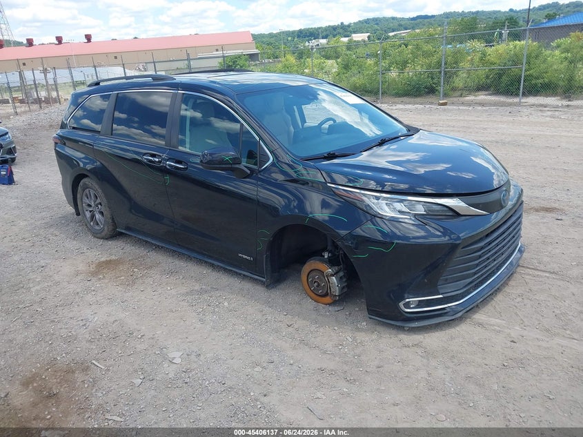 2021 Toyota Sienna VIN 5TDJSKFC0MS024197 IAAI salvage auction — LEFT FRONT, Salvage (Pennsylvania), sold $7,900 on 2026-07-09 (photo 1)