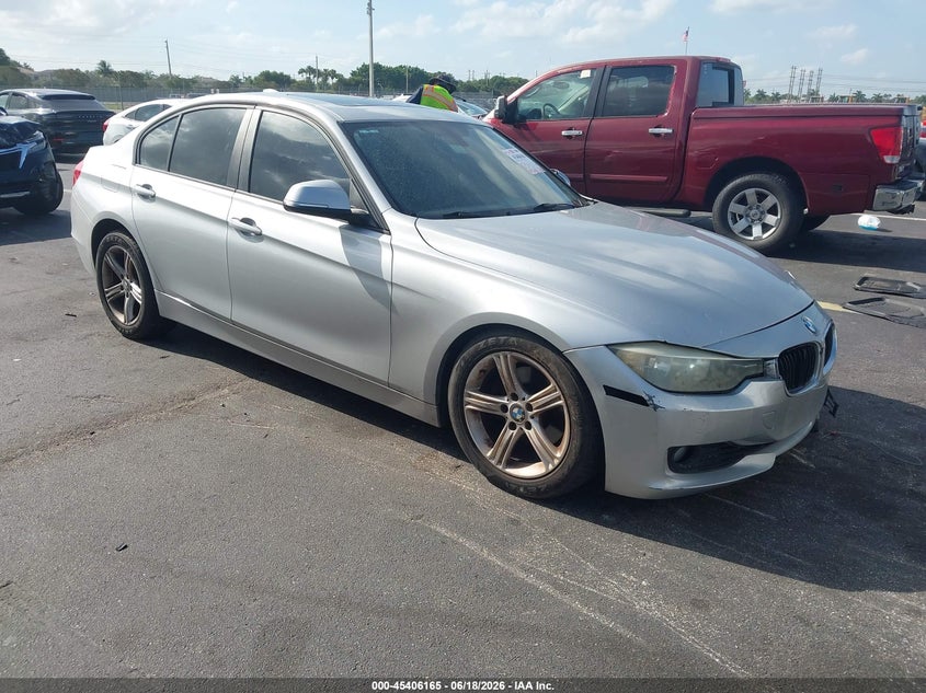 2014 BMW 3er VIN WBA3A5G57ENP29774 IAAI salvage auction — LEFT FRONT, Rebuildable (Florida), sold $875 on 2026-07-30 (photo 1)