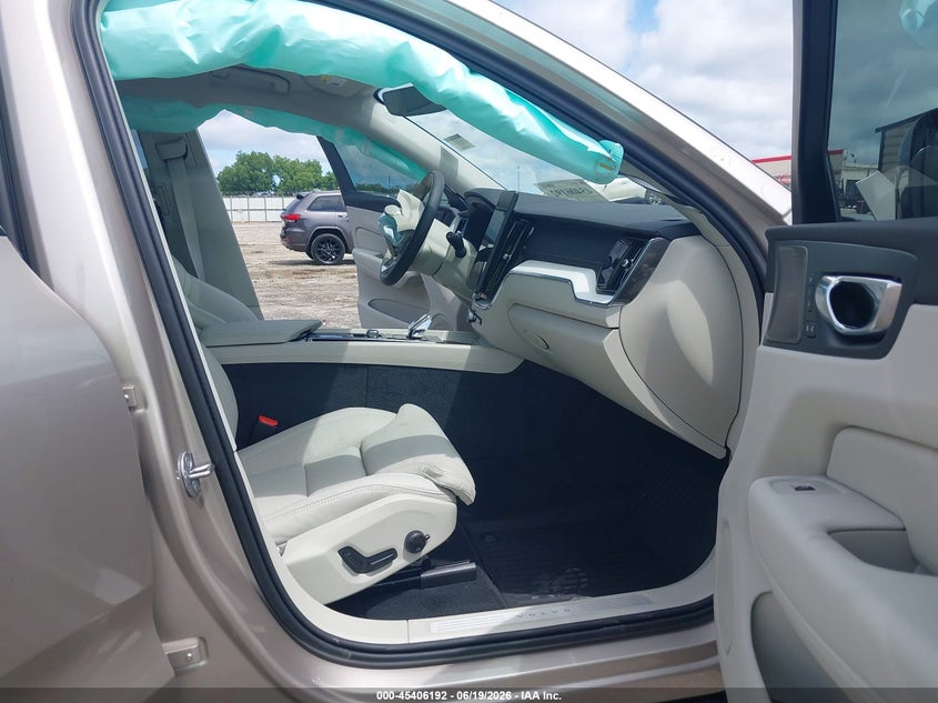 2026 Volvo Xc60 VIN YV4M12RM2T1408298 IAAI salvage auction — FRONT END, Wait Title, sold $4,450 on 2026-08-13 (photo 5)