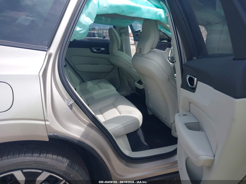 2026 Volvo Xc60 VIN YV4M12RM2T1408298 IAAI salvage auction — FRONT END, Wait Title, sold $4,450 on 2026-08-13 (photo 8)