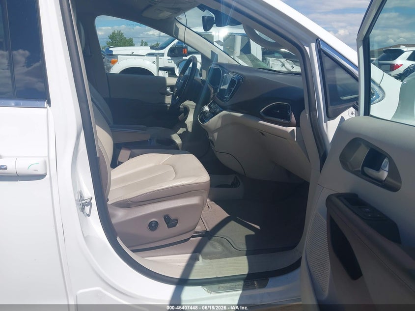 2018 Chrysler Pacifica VIN 2C4RC1EG5JR338611 IAAI salvage auction — HAIL, Salvage Title, sold $2,200 on 2026-07-23 (photo 5)