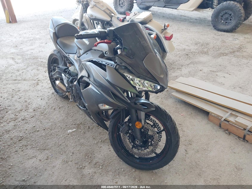 2022 Kawasaki Ninja VIN ML5EXEM12NDA59937 IAAI salvage auction — SIDE, Salvage (California), sold $1,700 on 2026-07-15 (photo 1)
