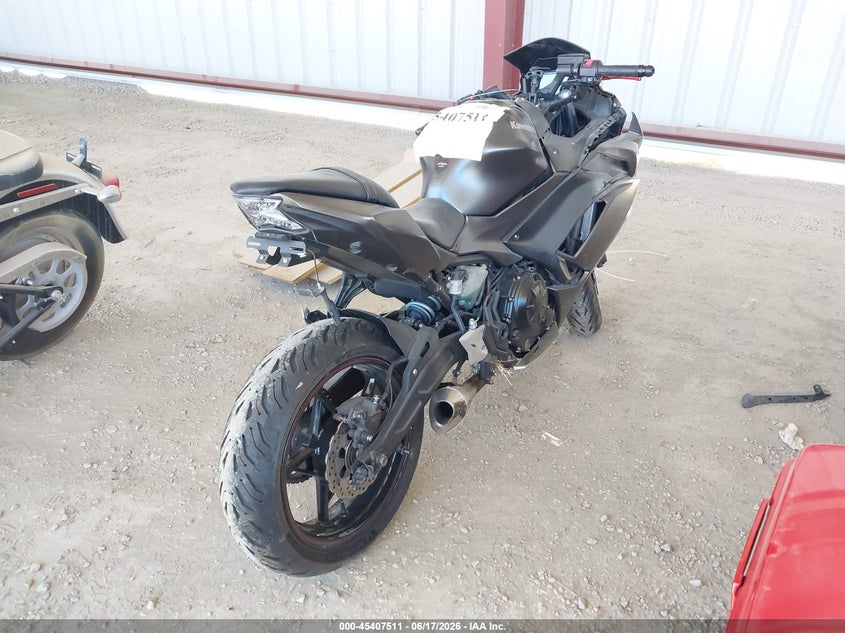 2022 Kawasaki Ninja VIN ML5EXEM12NDA59937 IAAI salvage auction — SIDE, Salvage (California), sold $1,700 on 2026-07-15 (photo 4)