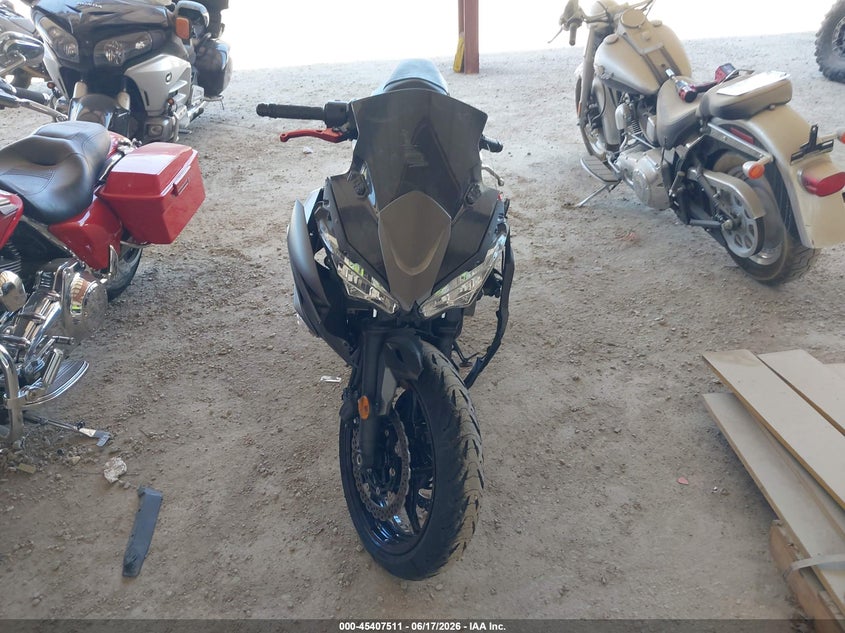 2022 Kawasaki Ninja VIN ML5EXEM12NDA59937 IAAI salvage auction — SIDE, Salvage (California), sold $1,700 on 2026-07-15 (photo 5)