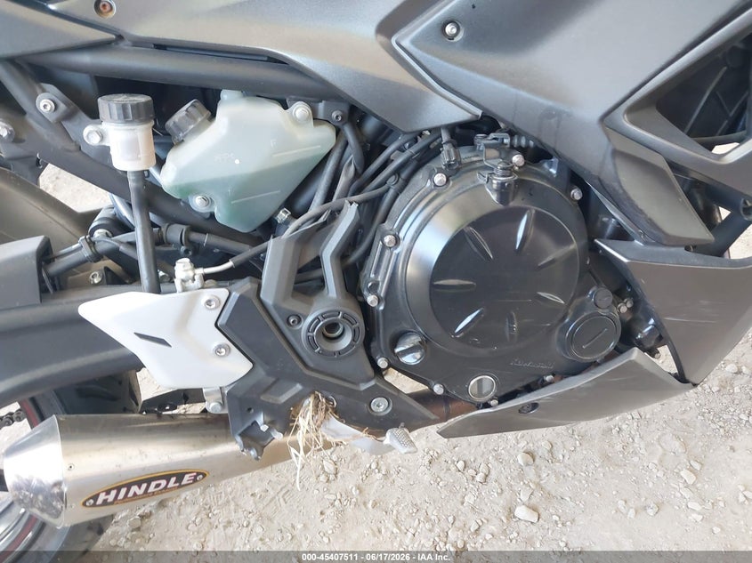 2022 Kawasaki Ninja VIN ML5EXEM12NDA59937 IAAI salvage auction — SIDE, Salvage (California), sold $1,700 on 2026-07-15 (photo 8)