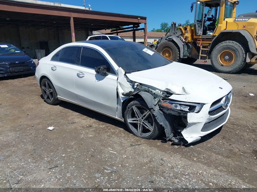 2021 Mercedes-benz A-klasse VIN W1K3G4FB9MJ300585 IAAI salvage auction — FRONT END, Salvage Title, sold $6,900 on 2026-07-14 (photo 1)