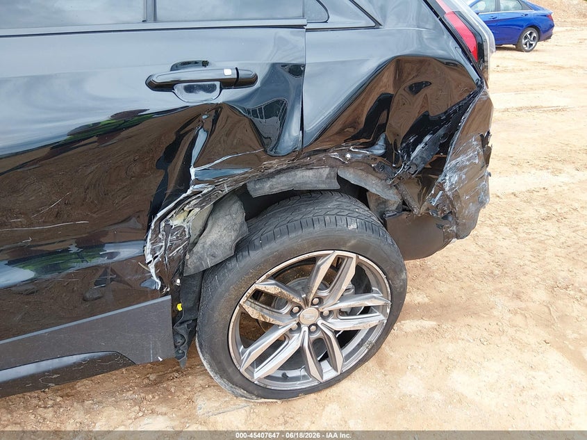 2020 Cadillac Xt4 VIN 1GYFZER4XLF065145 IAAI salvage auction — LEFT SIDE, Salvage Title, sold $4,700 on 2026-09-08 (photo 6)