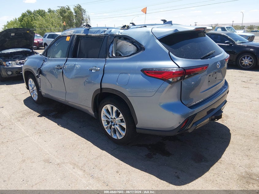 2022 Toyota Highlander VIN 5TDYZRAH2NS129895 IAAI salvage auction — BIO HAZARD, Salvage Title, sold $9,600 on 2026-07-13 (photo 3)