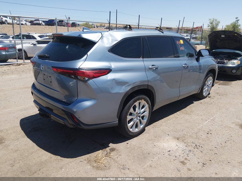 2022 Toyota Highlander VIN 5TDYZRAH2NS129895 IAAI salvage auction — BIO HAZARD, Salvage Title, sold $9,600 on 2026-07-13 (photo 4)