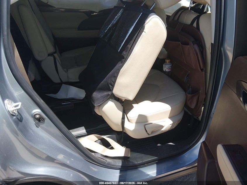 2022 Toyota Highlander VIN 5TDYZRAH2NS129895 IAAI salvage auction — BIO HAZARD, Salvage Title, sold $9,600 on 2026-07-13 (photo 8)