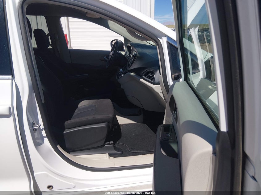 2022 Chrysler Voyager VIN 2C4RC1CG2NR127830 IAAI salvage auction — NORMAL WEAR, Sf97 (Colorado), sold $12,850 on 2026-09-02 (photo 5)