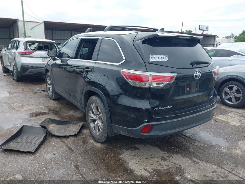 2015 Toyota Highlander VIN 5TDKKRFH3FS111362 IAAI salvage auction — RIGHT SIDE, Salvage (Texas), sold $5,700 on 2026-07-13 (photo 3)