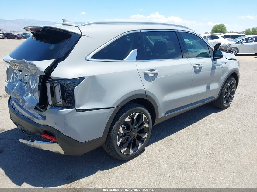 2026 Kia Sorento VIN 5XYRH4JFXTG468312 IAAI salvage auction — FRONT & REAR, Salvage Title, sold $12,100 on 2026-07-23 (photo 4)