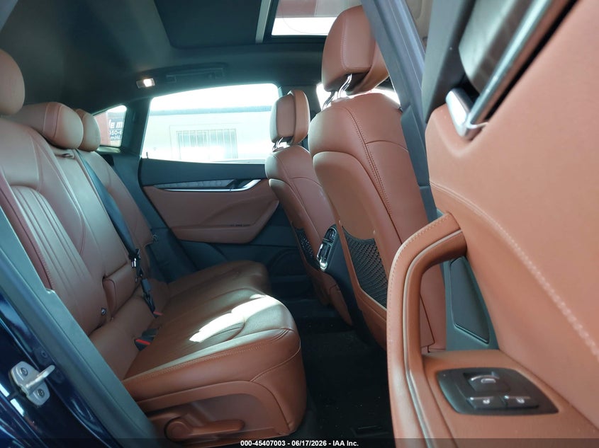 2019 Maserati Levante VIN ZN661XUA2KX324126 IAAI salvage auction — SIDE, Salvage Title, sold $9,700 on 2026-08-08 (photo 8)