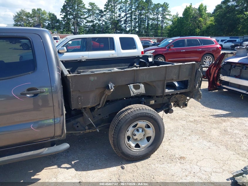 2015 Toyota Tacoma VIN 5TFMU4FN8FX036163 IAAI salvage auction — REAR END, Salvage Title, sold $5,000 on 2026-08-02 (photo 6)