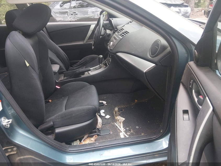 2011 Mazda 3 VIN JM1BL1K56B1432717 IAAI salvage auction — FRONT & REAR, Clear (Virginia), sold $25 on 2026-07-28 (photo 5)