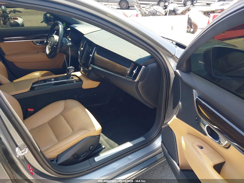 2018 Volvo S90 VIN LVY992MK6JP023112 IAAI salvage auction — NORMAL WEAR, Clear - Dealer Only (California), sold $4,000 on 2026-07-09 (photo 5)