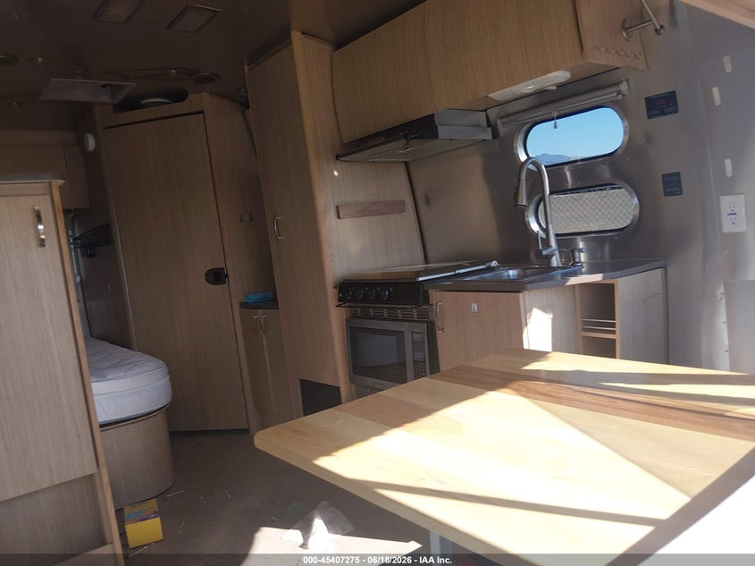 2017 Airstream Flying cloud VIN 1STC9AA10HJ538771 IAAI salvage auction — FRONT END, Salvage (Nevada), sold $3,150 on 2026-09-15 (photo 5)