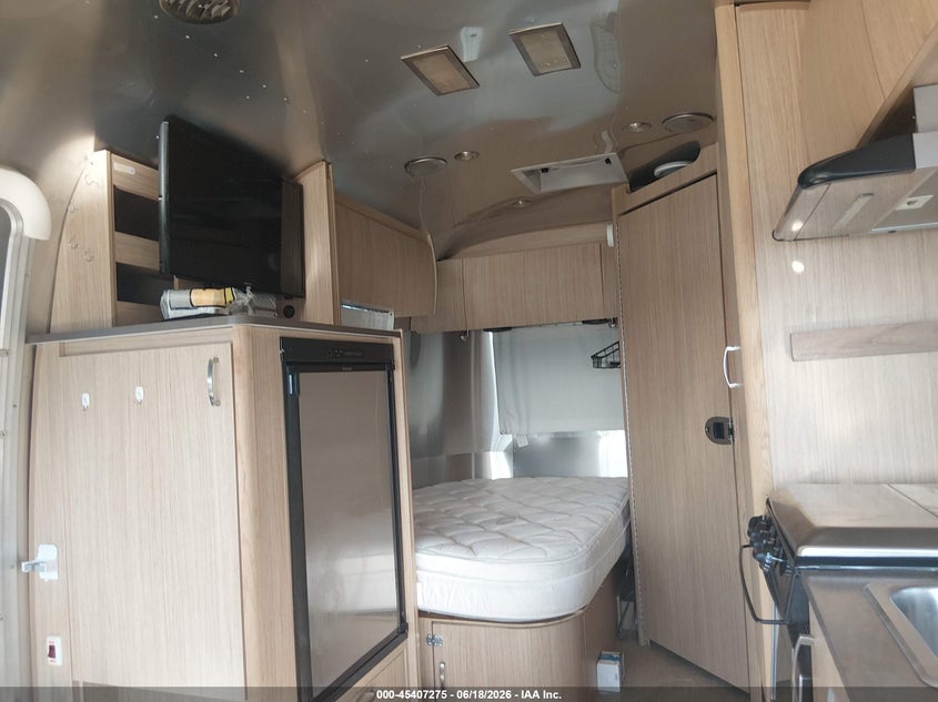 2017 Airstream Flying cloud VIN 1STC9AA10HJ538771 IAAI salvage auction — FRONT END, Salvage (Nevada), sold $3,150 on 2026-09-15 (photo 8)