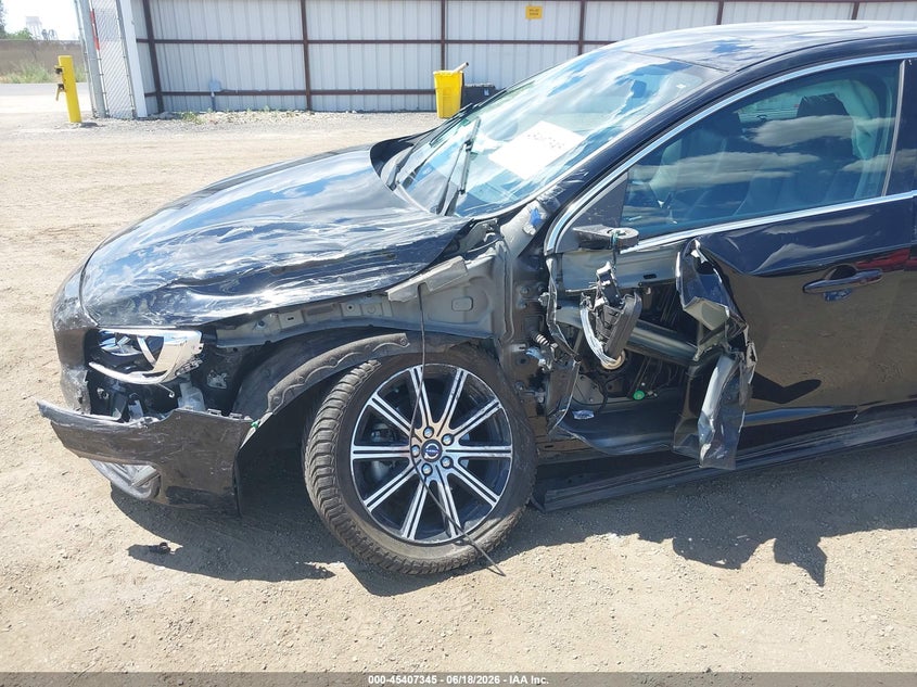2016 Volvo VIN LYV402FK3GB092952 IAAI salvage auction — SIDE, Salvage Title, sold $600 on 2026-07-14 (photo 6)