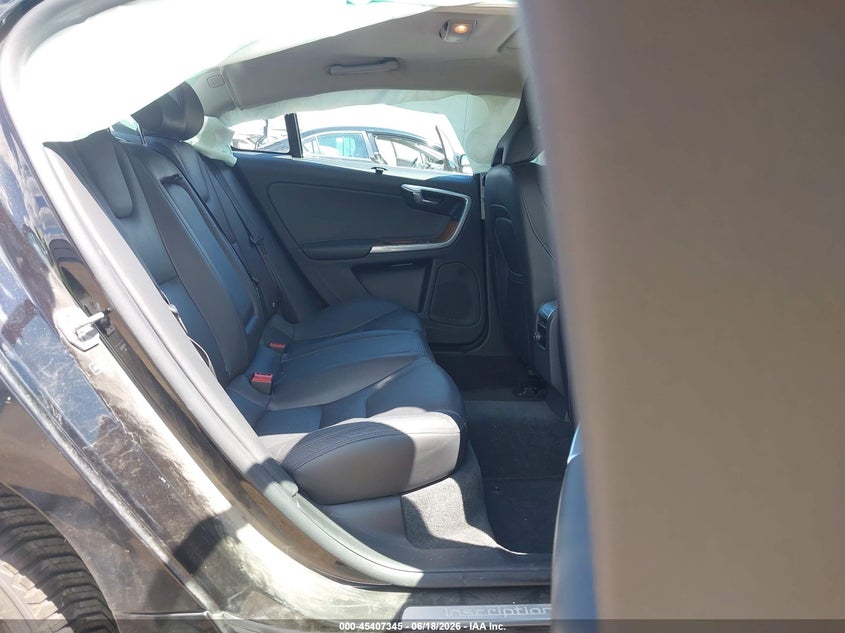 2016 Volvo VIN LYV402FK3GB092952 IAAI salvage auction — SIDE, Salvage Title, sold $600 on 2026-07-14 (photo 8)