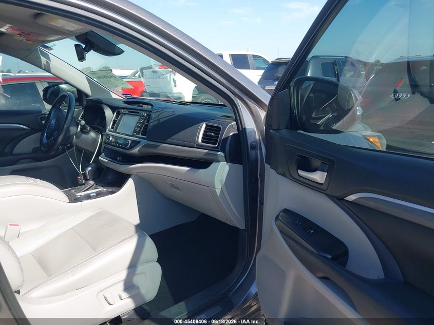 2017 Toyota Highlander VIN 5TDYZRFH7HS210162 IAAI salvage auction — REAR END, Salvage (Texas), sold $11,300 on 2026-07-07 (photo 5)
