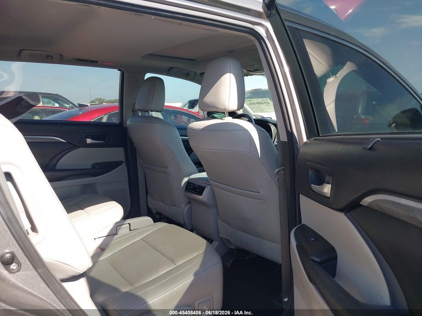 2017 Toyota Highlander VIN 5TDYZRFH7HS210162 IAAI salvage auction — REAR END, Salvage (Texas), sold $11,300 on 2026-07-07 (photo 8)