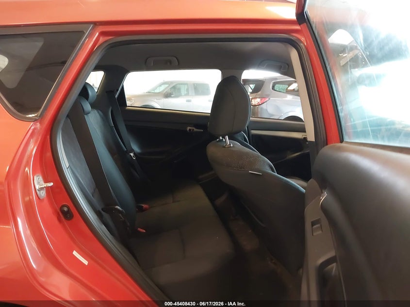 2010 Pontiac Vibe VIN 5Y2SP6E81AZ400183 IAAI salvage auction — NORMAL WEAR, Clear (Michigan), sold $725 on 2026-07-14 (photo 8)