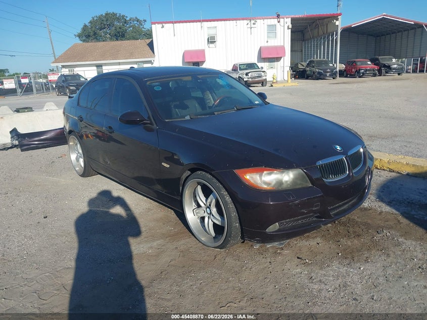 2007 BMW 3er VIN WBAVC93597KX61341 IAAI salvage auction — REAR END, Rebuildable (Florida), sold $375 on 2026-07-22 (photo 1)