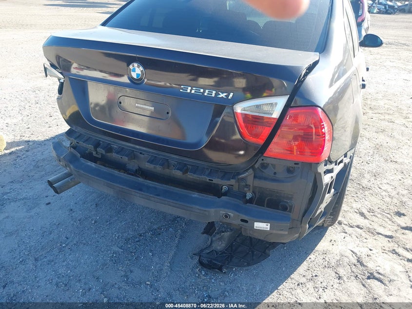 2007 BMW 3er VIN WBAVC93597KX61341 IAAI salvage auction — REAR END, Rebuildable (Florida), sold $375 on 2026-07-22 (photo 6)